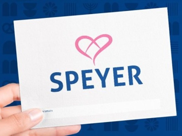 Postkarte mit dem Fanlogo zum Einreichen der eigenen Ideen